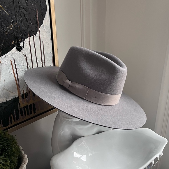 Never worn Hat - Picture 6 of 6